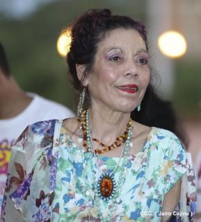 Daniel y Rosario en acto central del natalicio del Comandante Carlos Fonseca Amador