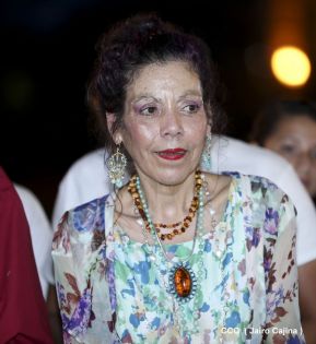 Daniel y Rosario en acto central del natalicio del Comandante Carlos Fonseca Amador