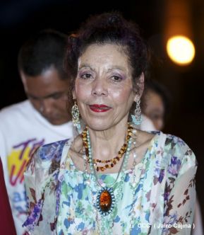 Daniel y Rosario en acto central del natalicio del Comandante Carlos Fonseca Amador