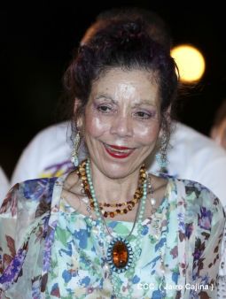 Daniel y Rosario en acto central del natalicio del Comandante Carlos Fonseca Amador