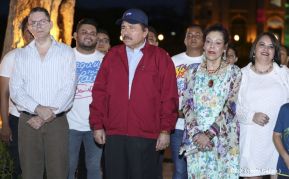 Daniel y Rosario en acto central del natalicio del Comandante Carlos Fonseca Amador