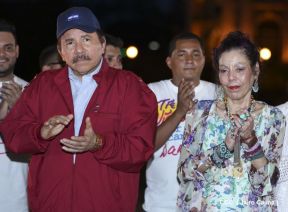 Daniel y Rosario en acto central del natalicio del Comandante Carlos Fonseca Amador