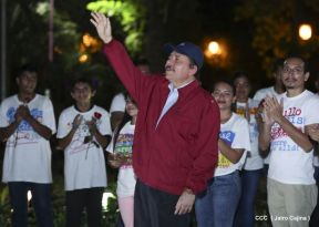 Daniel y Rosario en acto central del natalicio del Comandante Carlos Fonseca Amador