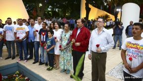 Daniel y Rosario en acto central del natalicio del Comandante Carlos Fonseca Amador