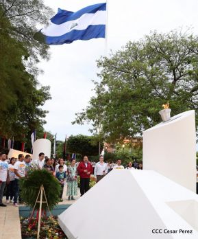 Daniel y Rosario en acto central del natalicio del Comandante Carlos Fonseca Amador