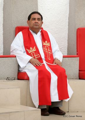 Fieles católicos le cantan a la Sangre de Cristo