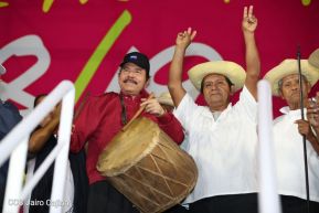 Daniel y Rosario junto al pueblo celebran 38 años del Repliegue a Masaya