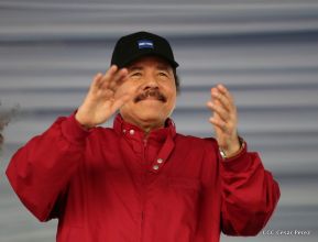 Daniel y Rosario junto al pueblo celebran 38 años del Repliegue a Masaya