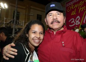 Daniel y Rosario junto al pueblo celebran 38 años del Repliegue a Masaya