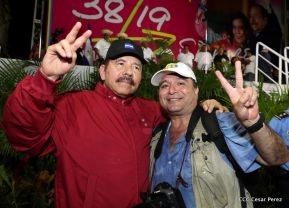 Daniel y Rosario junto al pueblo celebran 38 años del Repliegue a Masaya