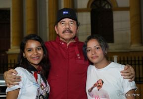 Daniel y Rosario junto al pueblo celebran 38 años del Repliegue a Masaya