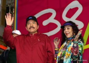Daniel y Rosario junto al pueblo celebran 38 años del Repliegue a Masaya
