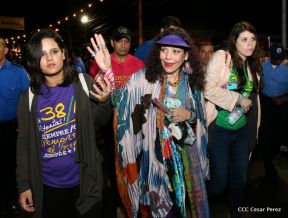 Daniel y Rosario junto al pueblo celebran 38 años del Repliegue a Masaya