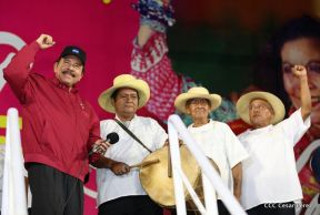 Daniel y Rosario junto al pueblo celebran 38 años del Repliegue a Masaya
