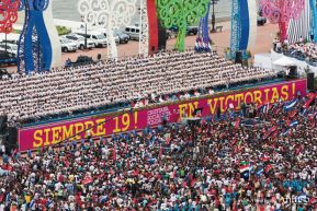 Rosario y Daniel celebran junto al pueblo 38 años de Revolución