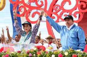 Rosario y Daniel celebran junto al pueblo 38 años de Revolución