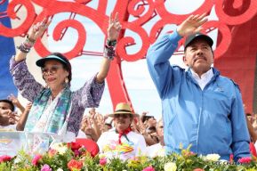Rosario y Daniel celebran junto al pueblo 38 años de Revolución