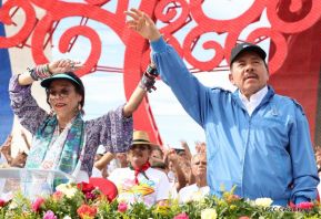 Rosario y Daniel celebran junto al pueblo 38 años de Revolución