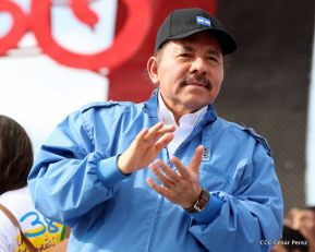 Rosario y Daniel celebran junto al pueblo 38 años de Revolución