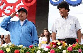 Rosario y Daniel celebran junto al pueblo 38 años de Revolución