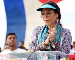 Rosario y Daniel celebran junto al pueblo 38 años de Revolución