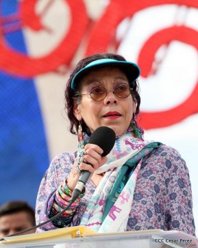 Rosario y Daniel celebran junto al pueblo 38 años de Revolución