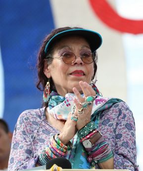 Rosario y Daniel celebran junto al pueblo 38 años de Revolución