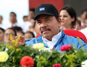 Rosario y Daniel celebran junto al pueblo 38 años de Revolución