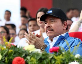 Rosario y Daniel celebran junto al pueblo 38 años de Revolución
