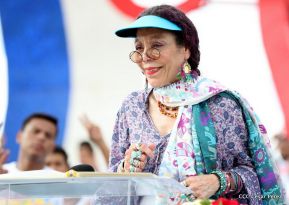 Rosario y Daniel celebran junto al pueblo 38 años de Revolución