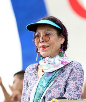 Rosario y Daniel celebran junto al pueblo 38 años de Revolución