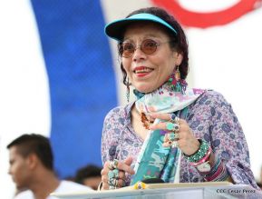 Rosario y Daniel celebran junto al pueblo 38 años de Revolución