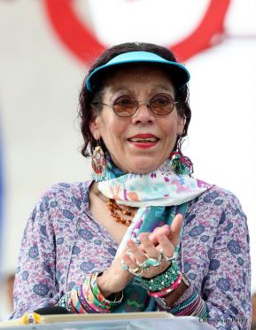 Rosario y Daniel celebran junto al pueblo 38 años de Revolución