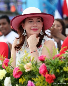 Rosario y Daniel celebran junto al pueblo 38 años de Revolución