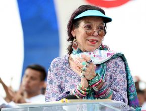 Rosario y Daniel celebran junto al pueblo 38 años de Revolución