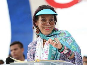 Rosario y Daniel celebran junto al pueblo 38 años de Revolución