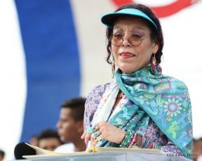 Rosario y Daniel celebran junto al pueblo 38 años de Revolución