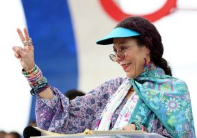 Rosario y Daniel celebran junto al pueblo 38 años de Revolución