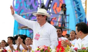 Rosario y Daniel celebran junto al pueblo 38 años de Revolución