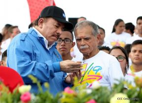 Rosario y Daniel celebran junto al pueblo 38 años de Revolución