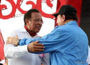 Rosario y Daniel celebran junto al pueblo 38 años de Revolución
