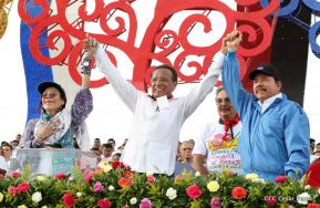 Rosario y Daniel celebran junto al pueblo 38 años de Revolución