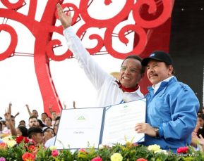 Rosario y Daniel celebran junto al pueblo 38 años de Revolución