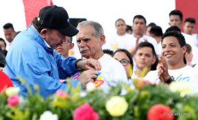 Rosario y Daniel celebran junto al pueblo 38 años de Revolución