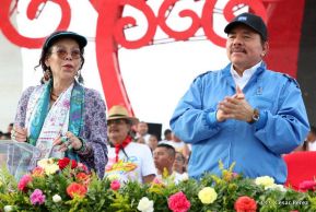 Rosario y Daniel celebran junto al pueblo 38 años de Revolución