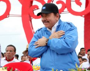 Rosario y Daniel celebran junto al pueblo 38 años de Revolución