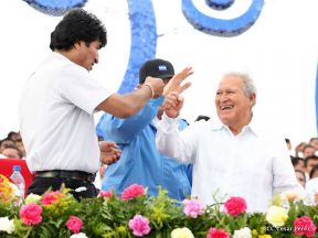Rosario y Daniel celebran junto al pueblo 38 años de Revolución