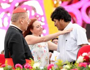 Rosario y Daniel celebran junto al pueblo 38 años de Revolución