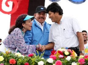 Rosario y Daniel celebran junto al pueblo 38 años de Revolución