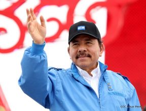 Rosario y Daniel celebran junto al pueblo 38 años de Revolución